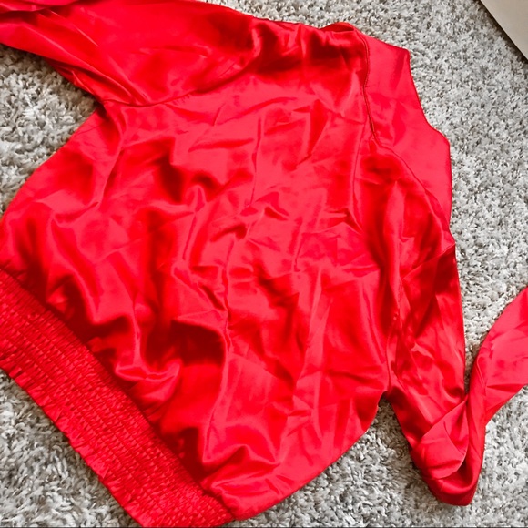 Don’t get this twisted red Fashion Nova top - Picture 3 of 5